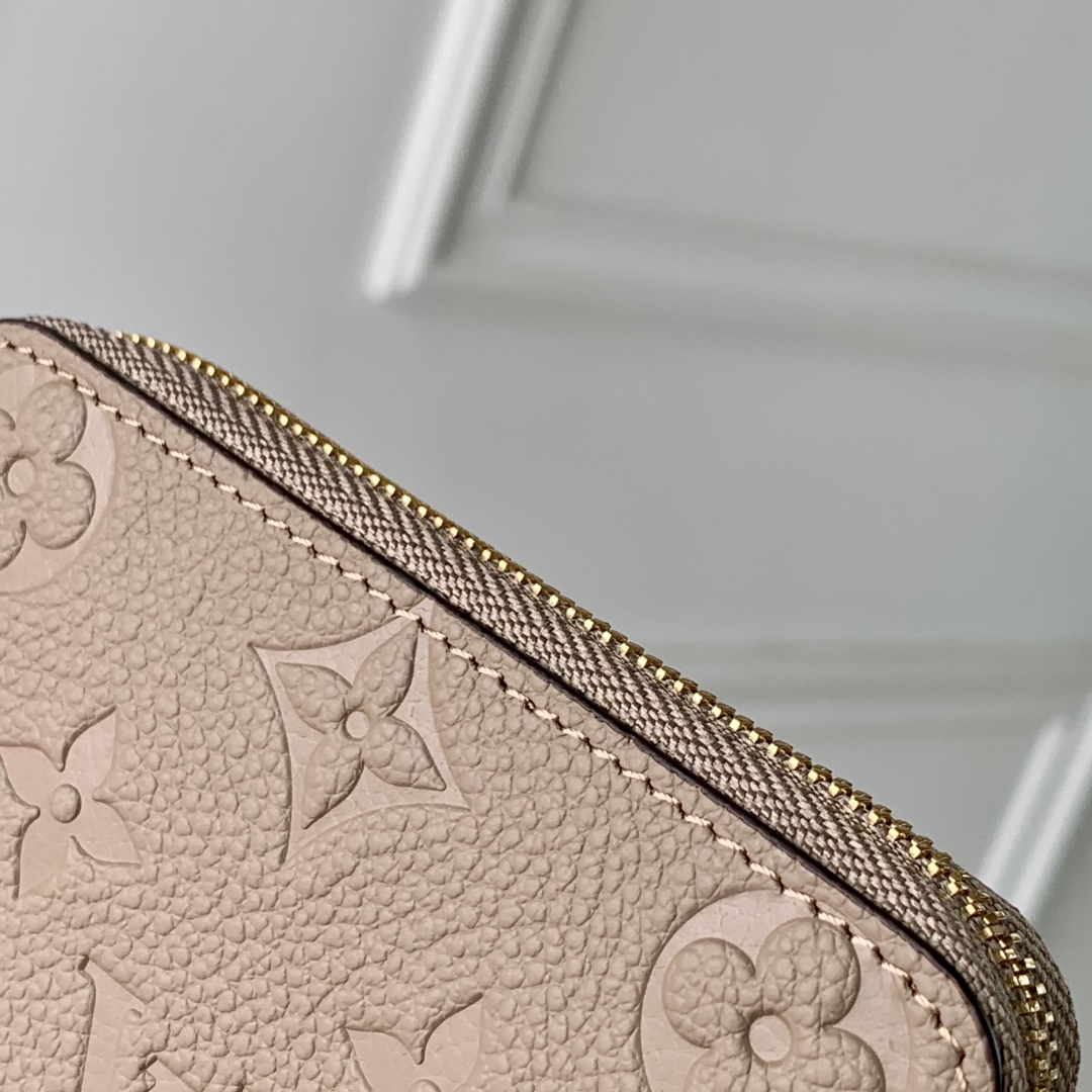 Louis Vuitton Wallet-11 x 8 x 1CM