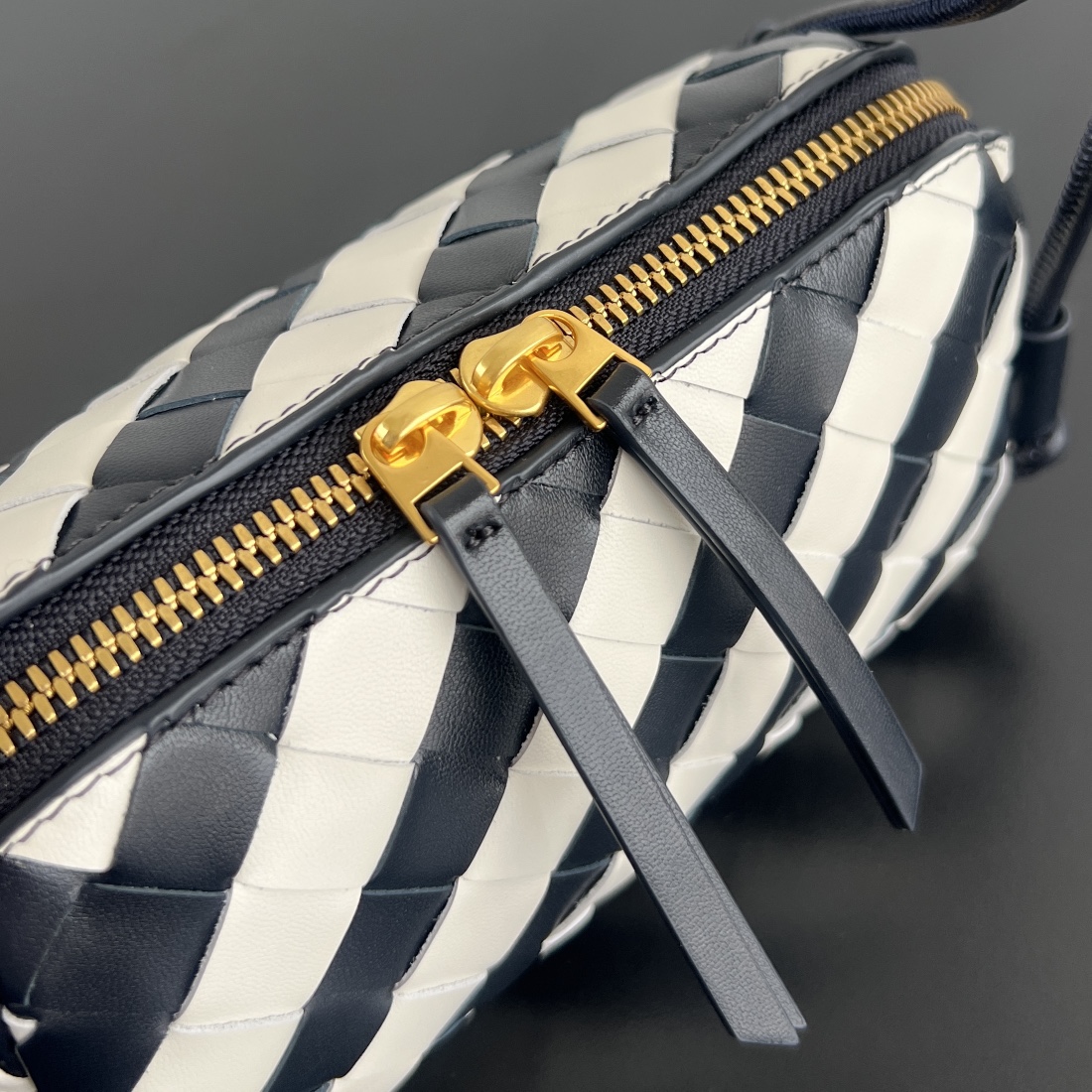 Bottega Veneta Concert Striped Leather Pouch Crossbody Bag-18.5*11.5*8.5CM