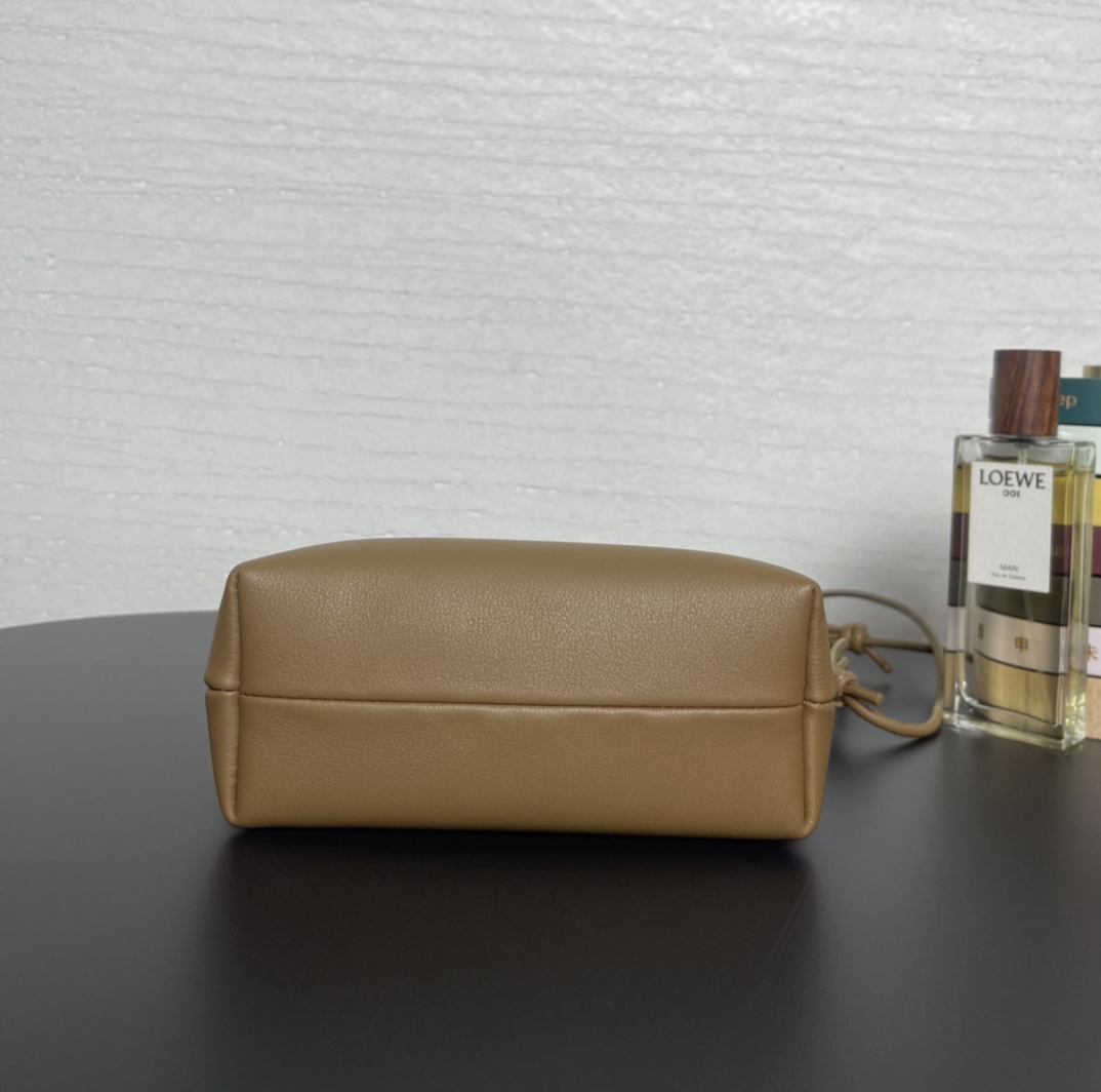 Lowee Pebble Pouch Bag-17*7*21.5CM