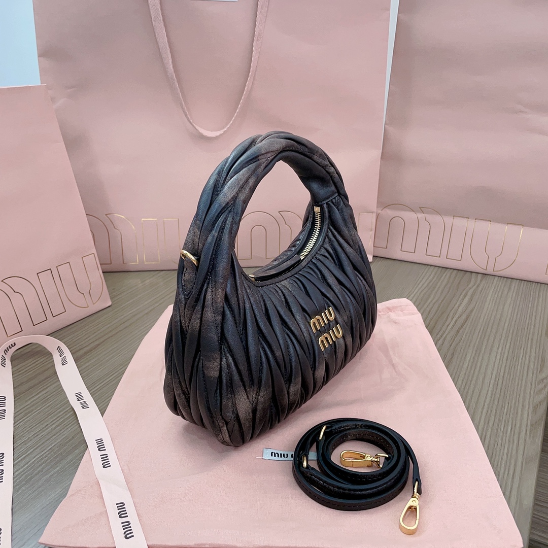MiuMiu Wander Bag-20X13X7CM