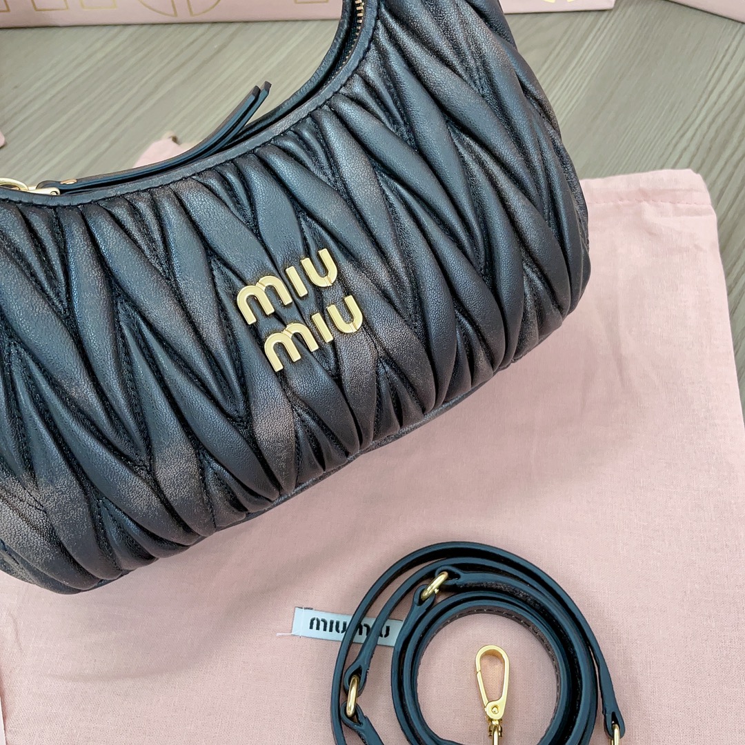 MiuMiu Wander Bag-20X13X7CM