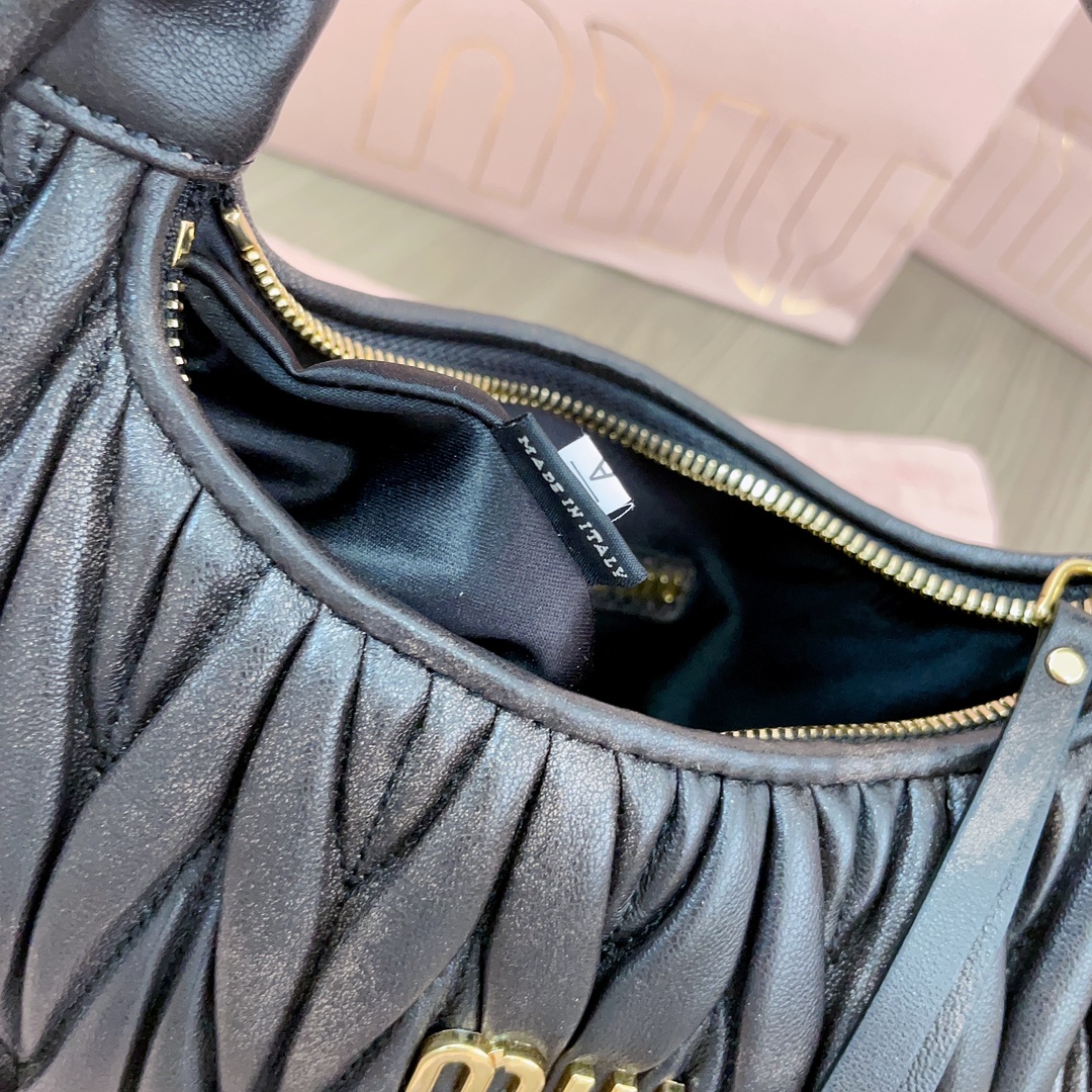 MiuMiu Wander Bag-20X13X7CM