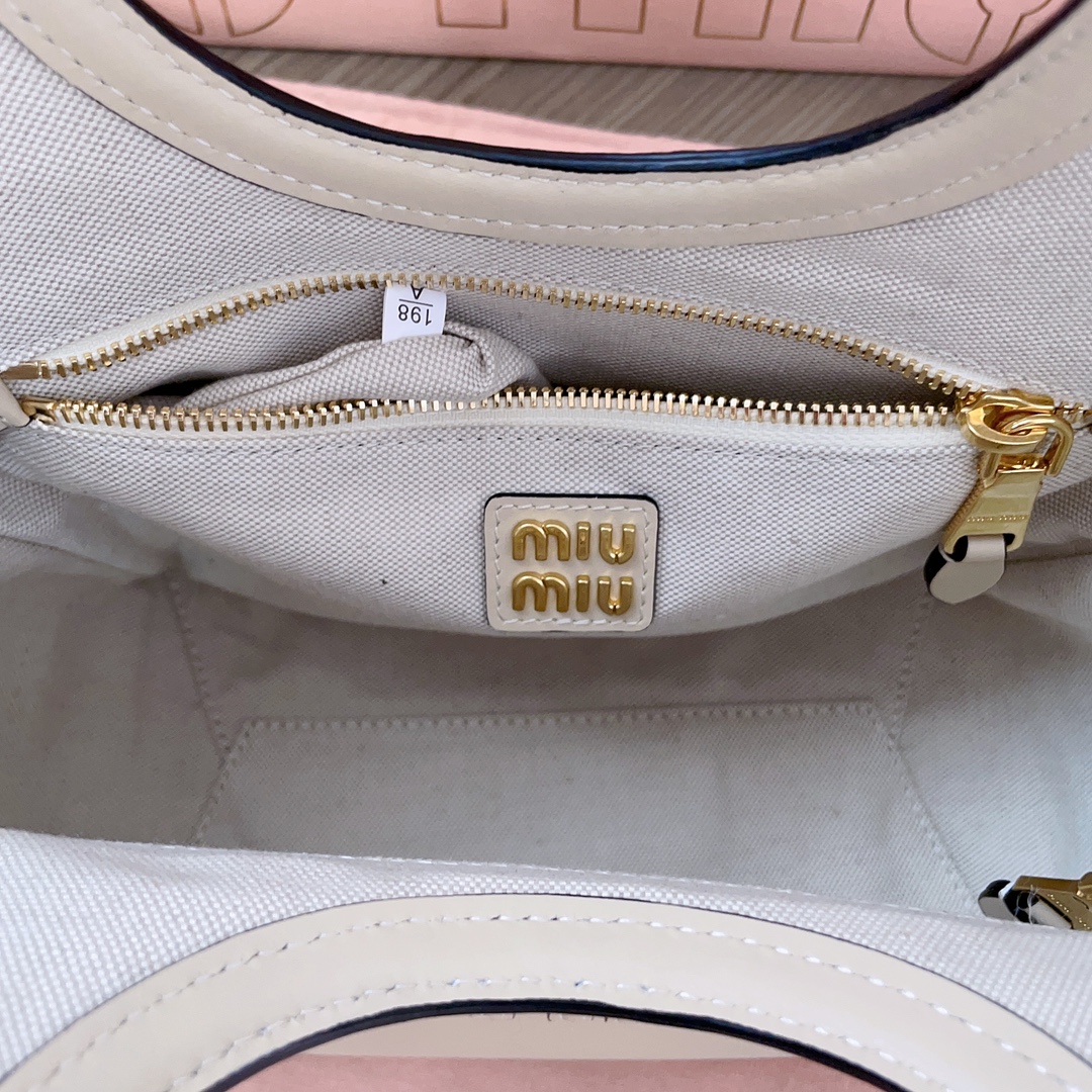 MiuMiu Lvy Tote-23X13X7CM