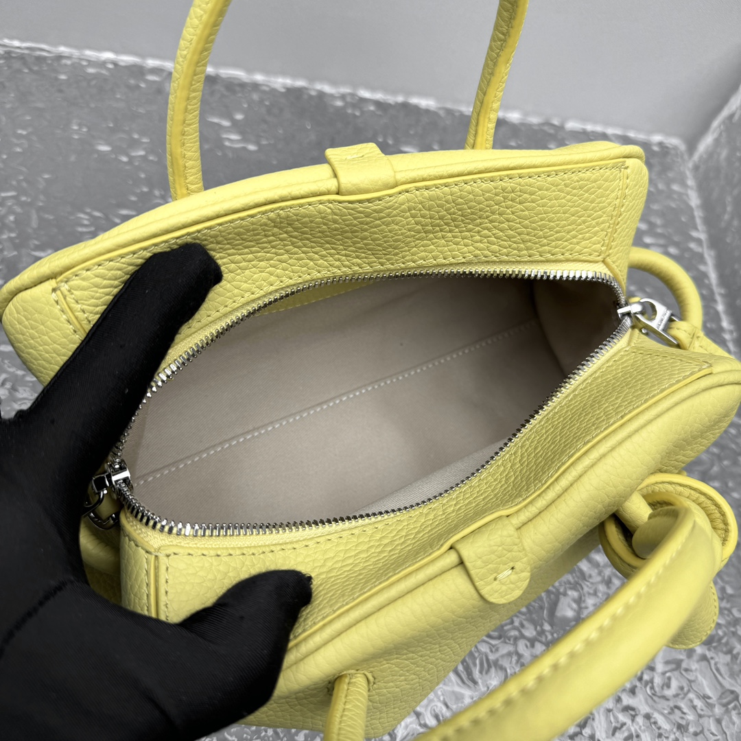 Jacquemus Le Turismo Bag-26*17*11CM