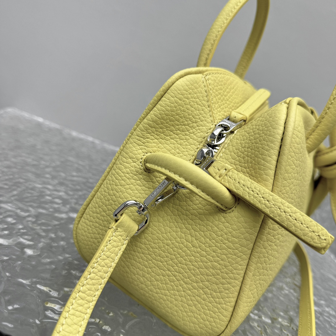 Jacquemus Le Turismo Bag-26*17*11CM