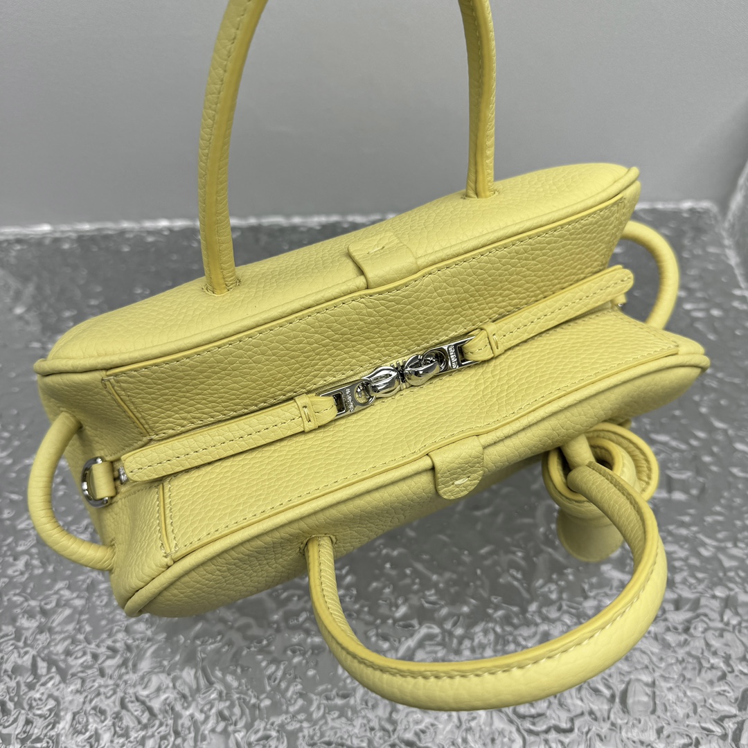 Jacquemus Le Turismo Bag-26*17*11CM