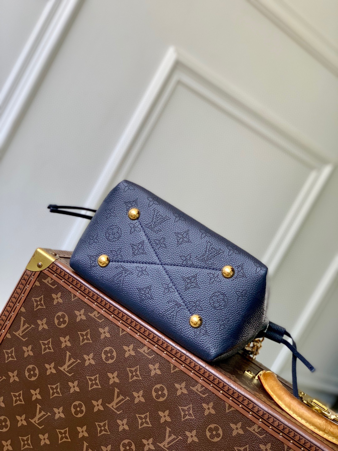 Louis Vuitton Bella Tote Bag-19 x 22 x 14CM