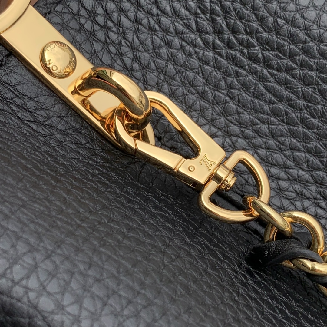 Louis Vuitton Capucines Handlebag