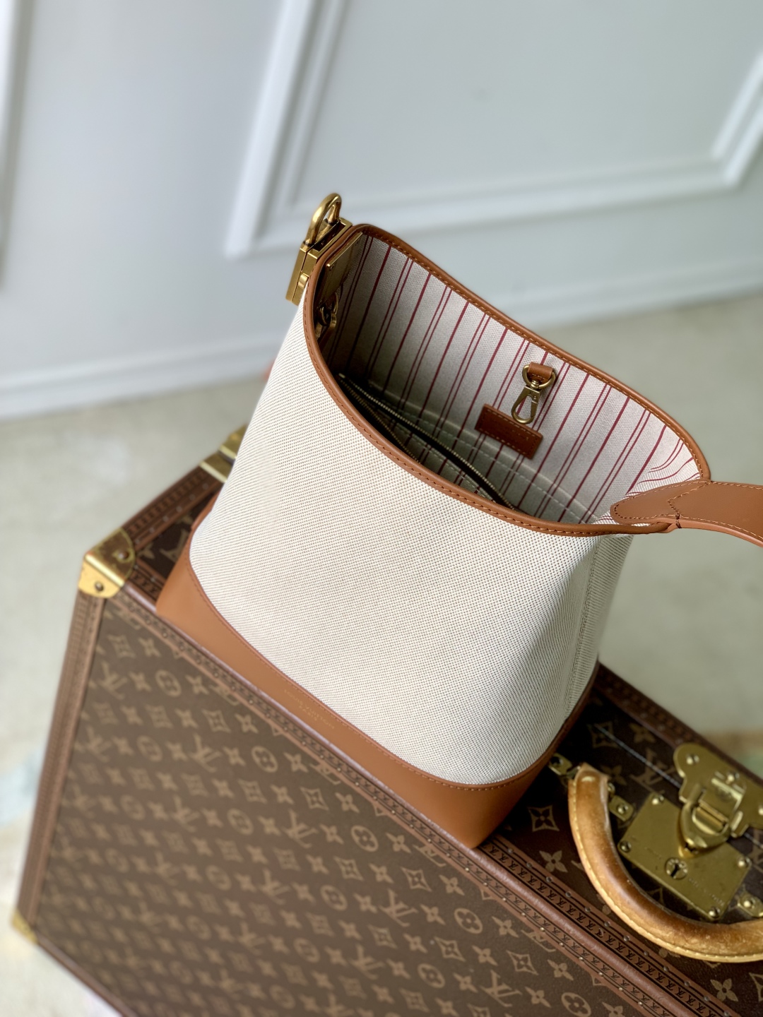 Louis Vuitton Low Key Hobo-M25352-24 x 28 x 16CM