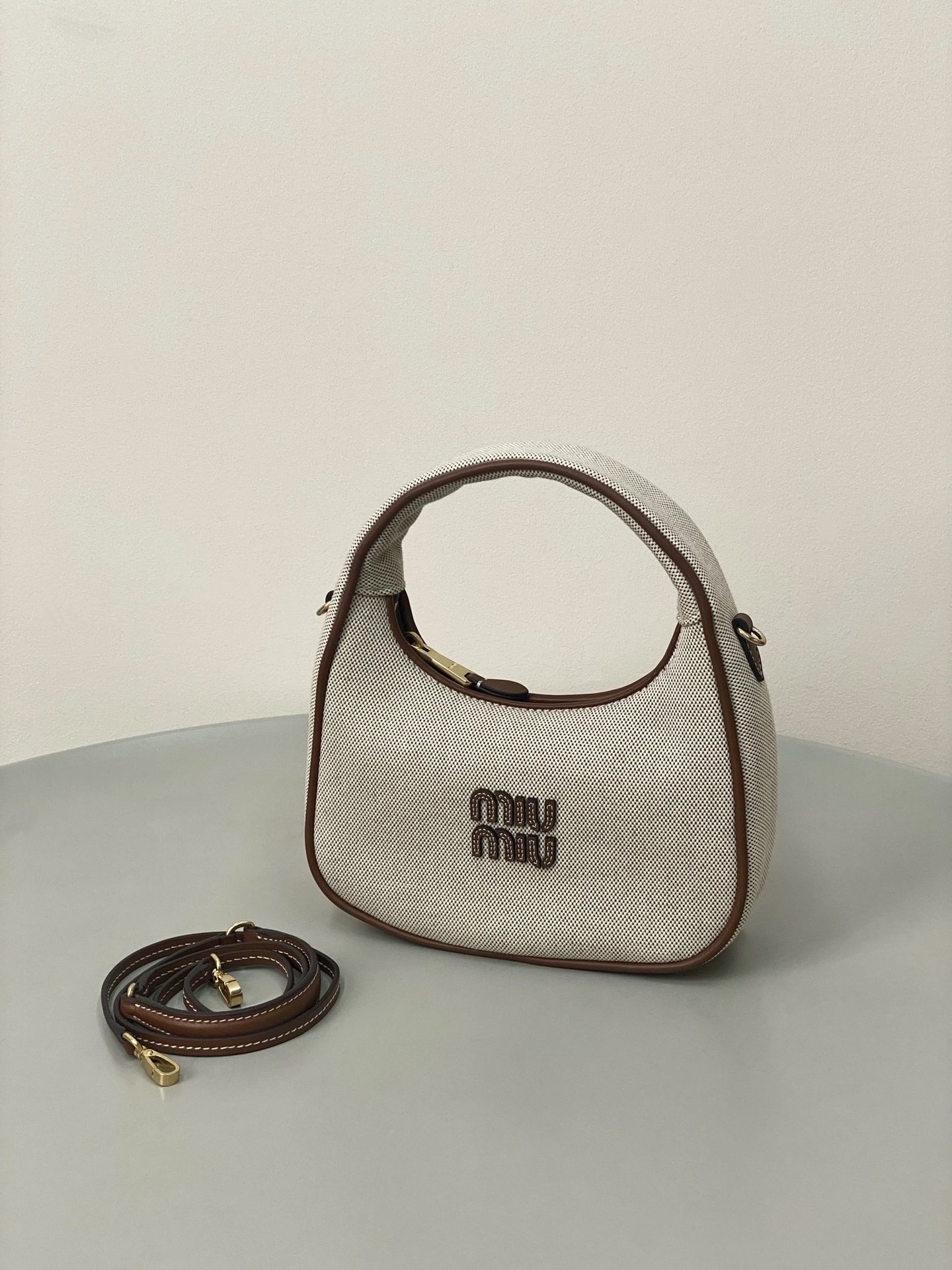 MiuMiu Wander Bag-20X13X7CM