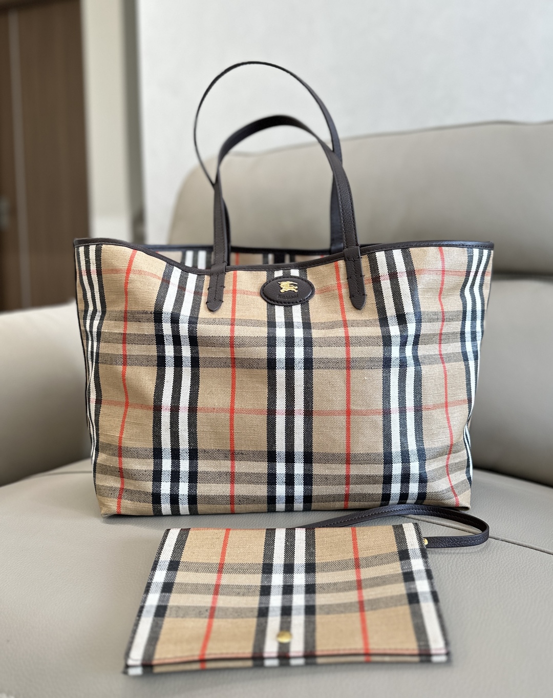 Burberry Medium Highlands Tote in Sand-38× 16.5 x 28CM