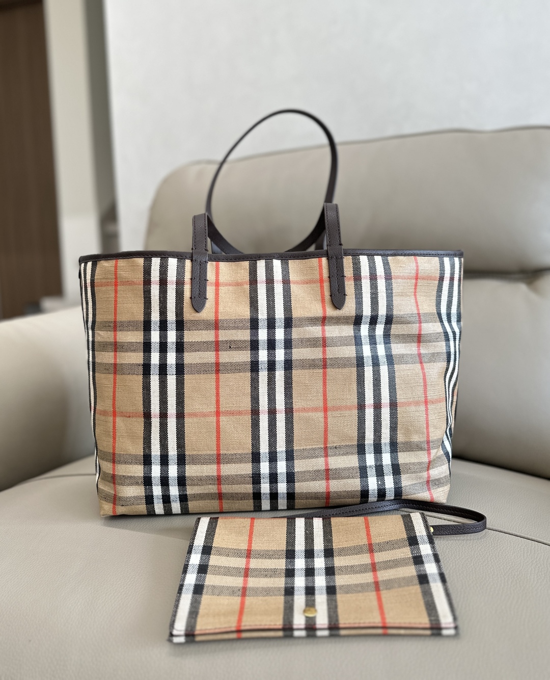 Burberry Medium Highlands Tote in Sand-38× 16.5 x 28CM
