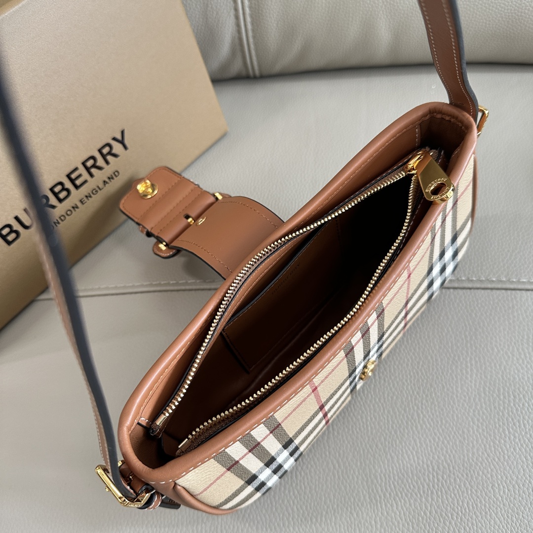 Burberry Vintage Bag-26 x 6 x 12CM