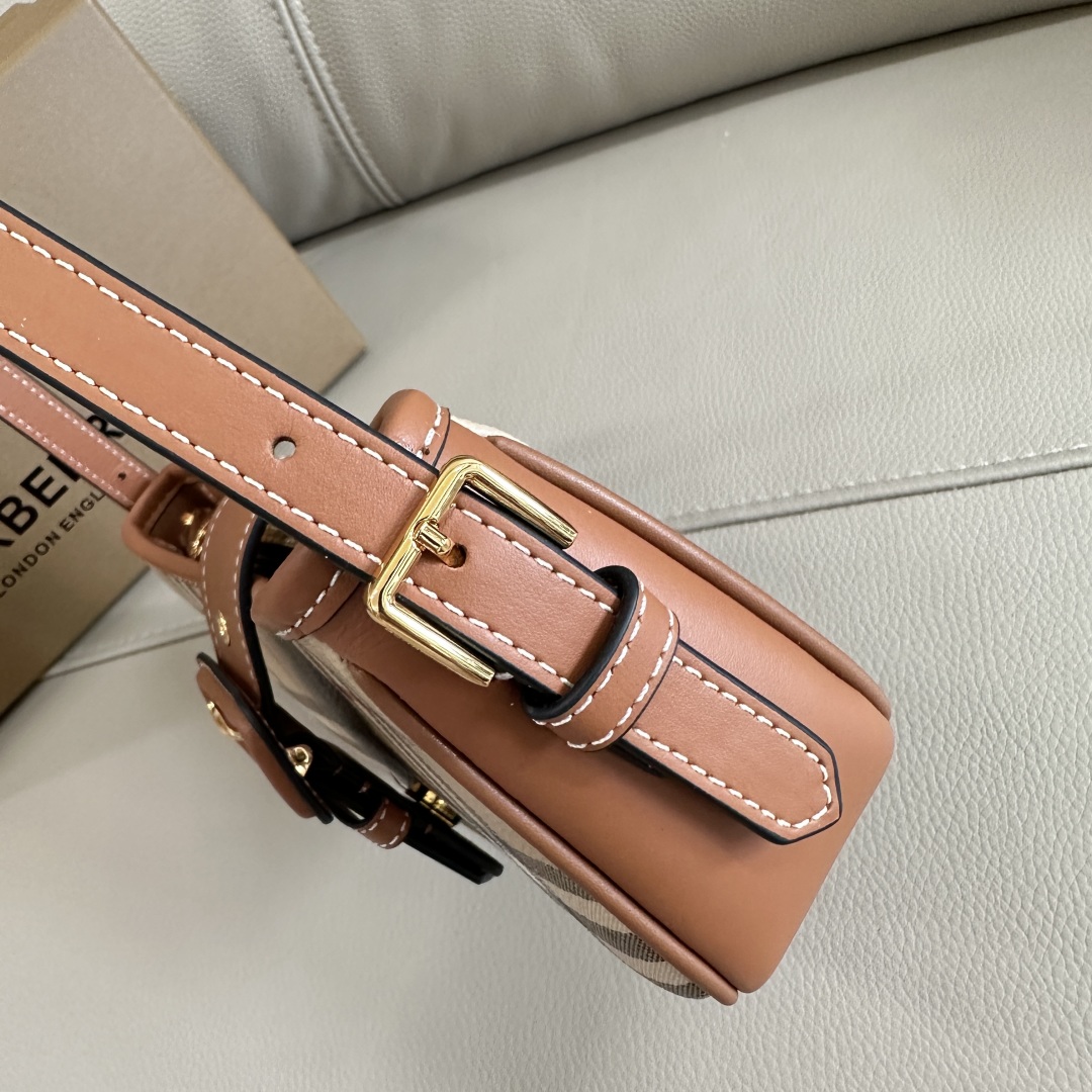 Burberry Vintage Bag-26 x 6 x 12CM