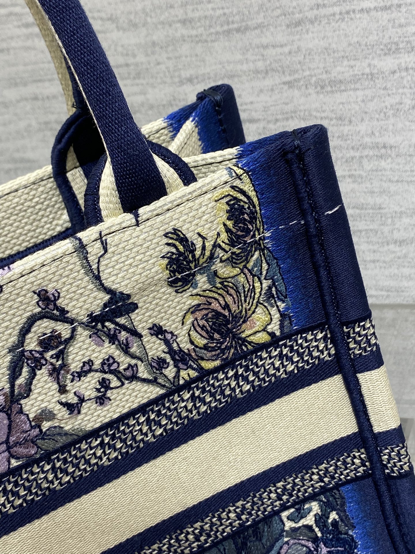 Diro Small Book Tote-26*8*22CM