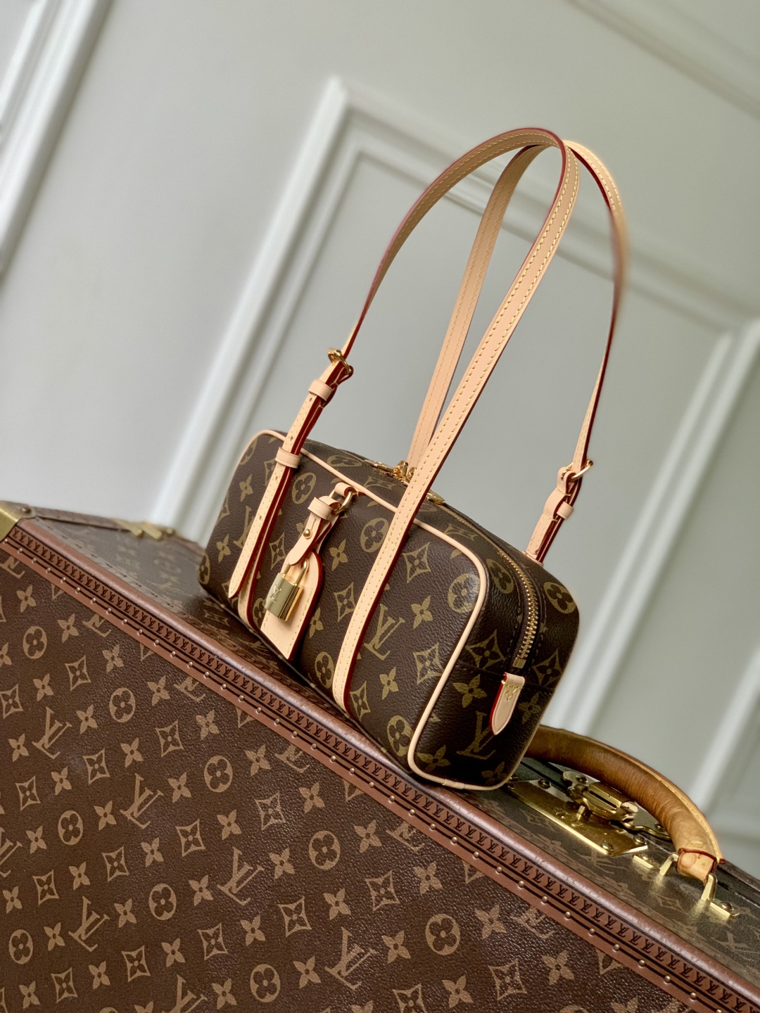 Louis Vuitton Hang On Monogram Handbag-M47031-11.5 x 6.5 x 26 CM