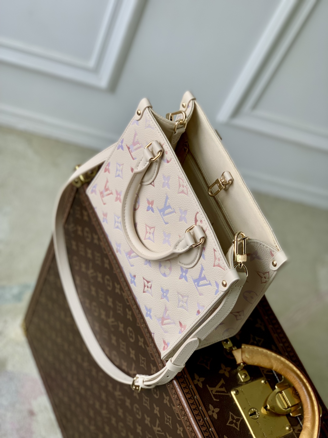 Louis Vuitton OnTheGo Monogram Bold Handbag-M14576-19 x 11.5 x 25CM
