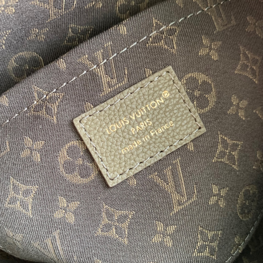 Louis Vuitton Express Handbag-M26039-17 x 13.5 x 26CM
