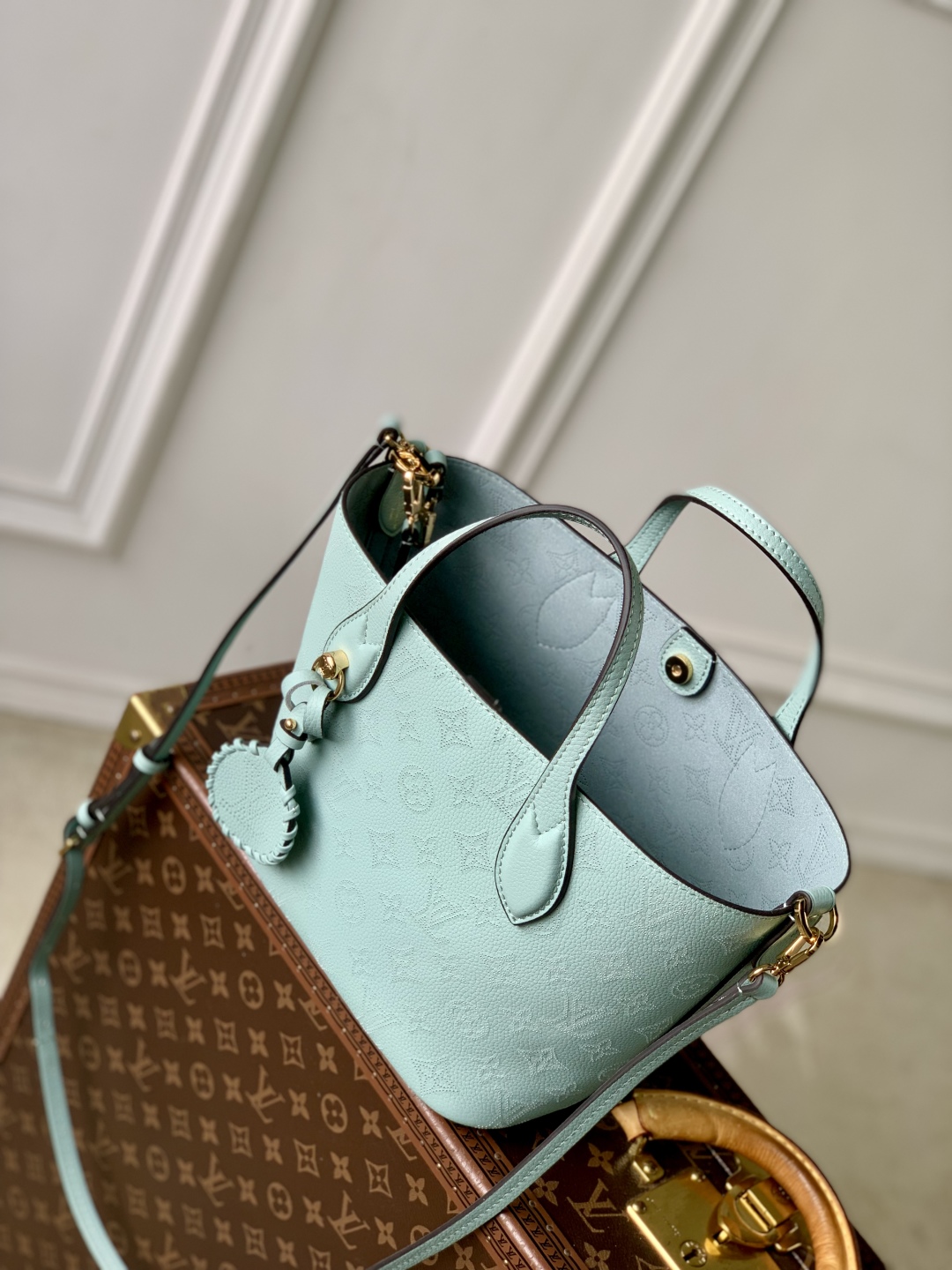 Louis Vuitton Blossom Handbags-20*20*12.5CM