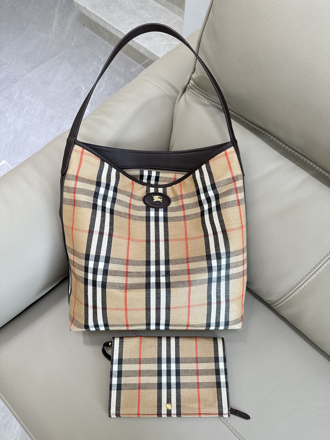 Burberry Small Highlands Shoulder Bag in Sand-35.5× 15 x 38CM