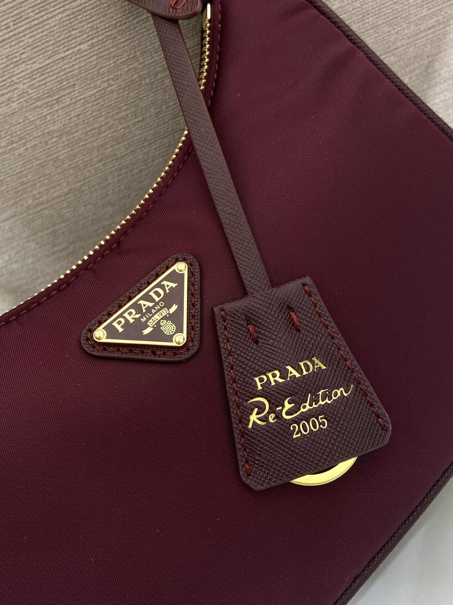 Prada Re-Edition 2005 Hobo Bag-22*18*6.5CM