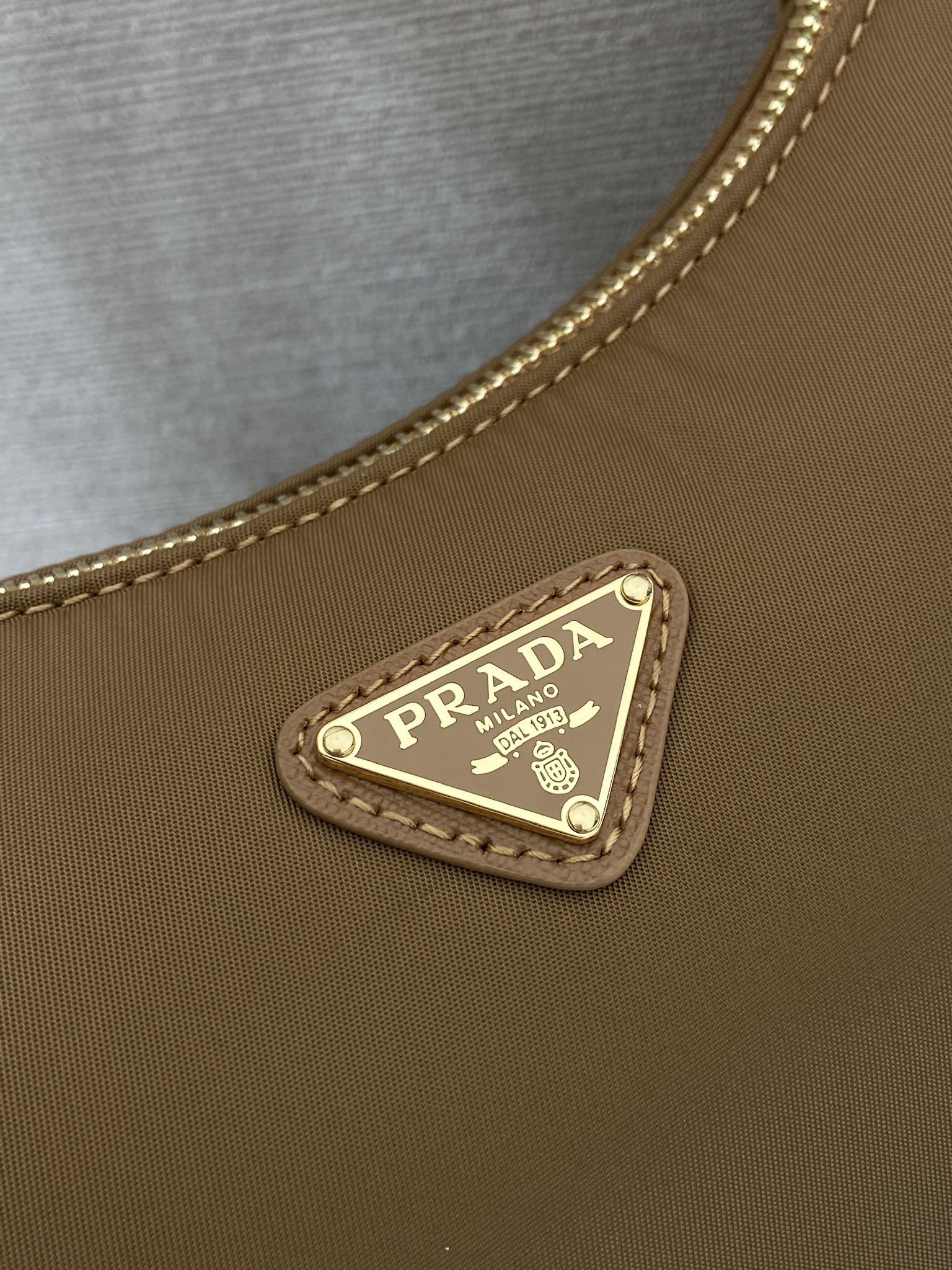 Prada Re-Edition 2005 Hobo Bag-22*18*6.5CM