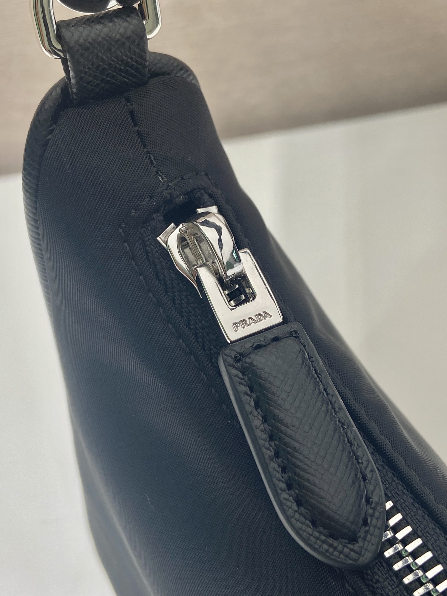 Prada Re-Edition 2005 Hobo Bag-22*18*6.5CM