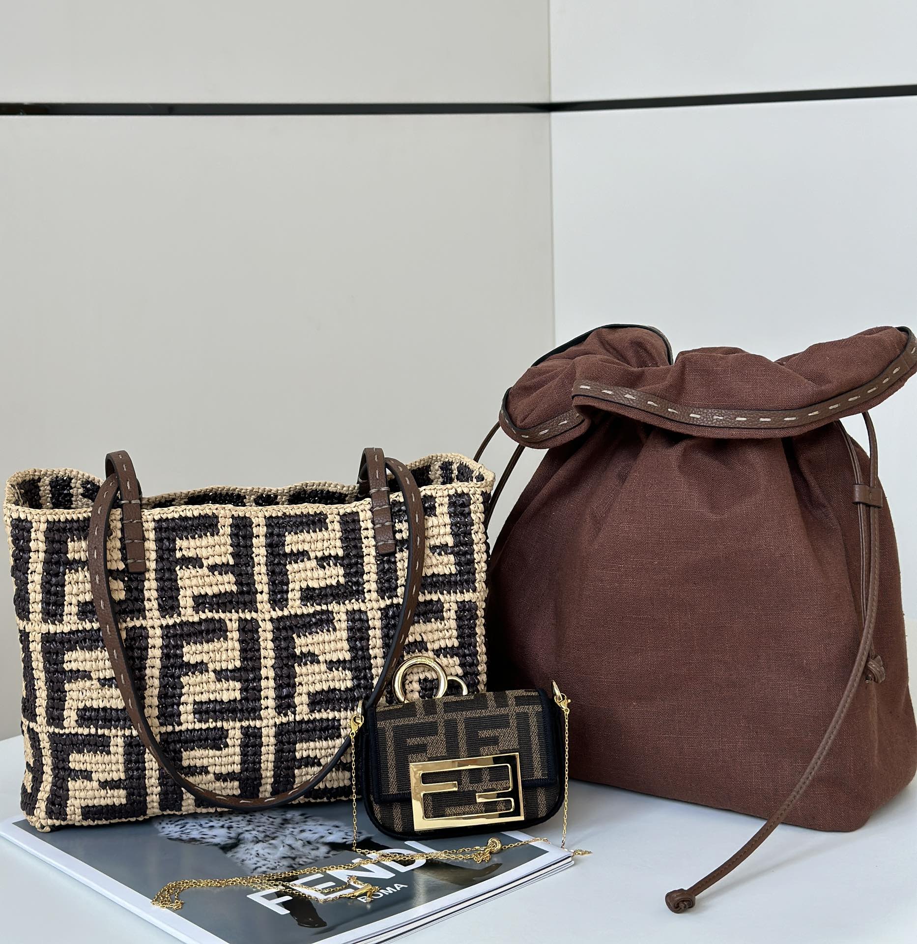 Fendi Tote-23/15/19CM