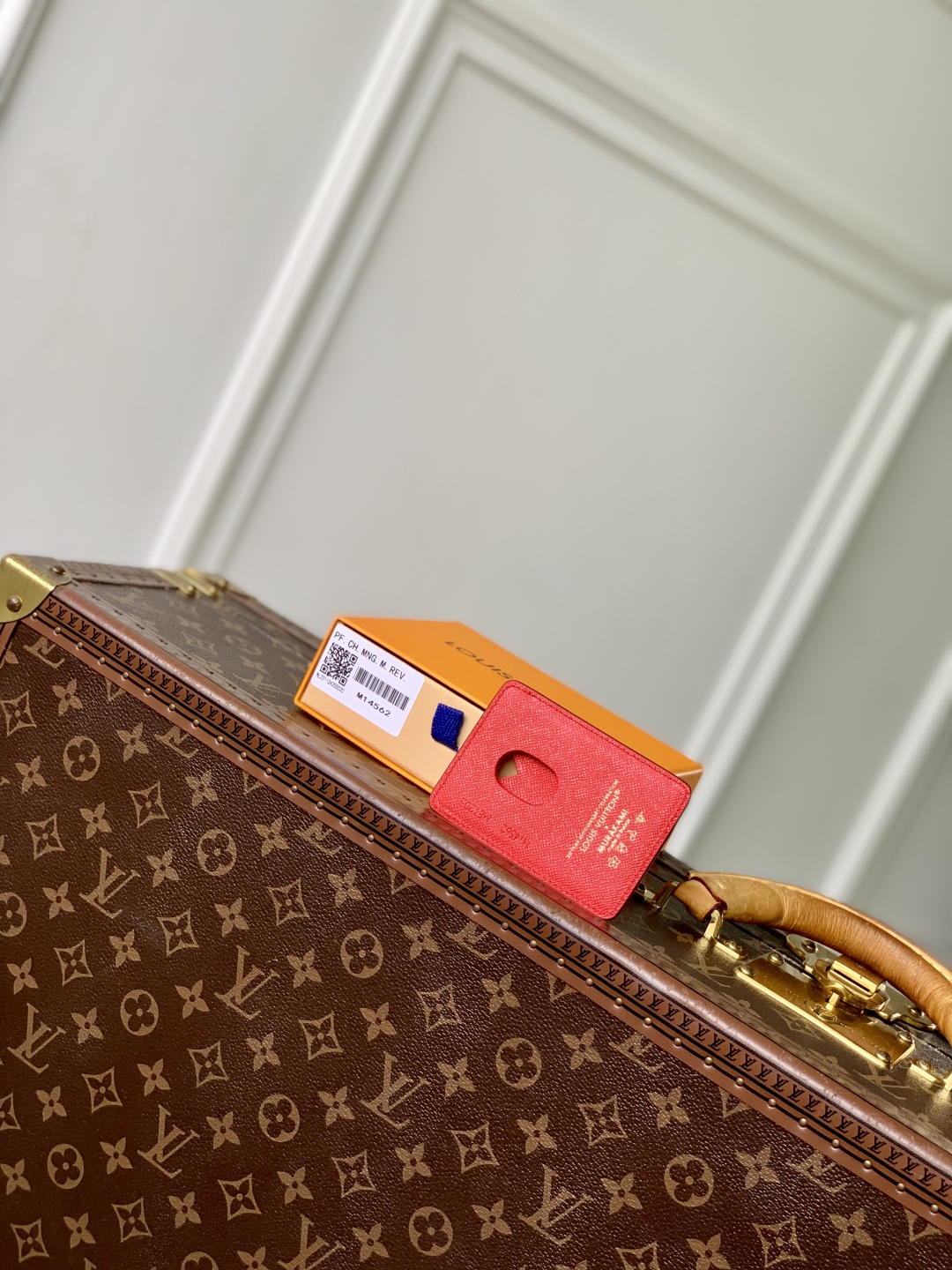 Louis Vuitton Magnet Card Holder-M25654-9x 0.5 x 6.5CM