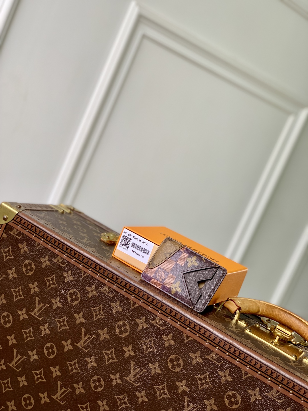 Louis Vuitton Magnet Card Holder-M25654-9x 0.5 x 6.5CM