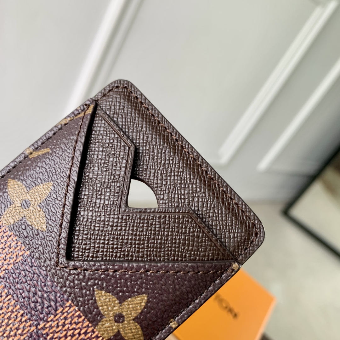 Louis Vuitton Magnet Card Holder-M25654-9x 0.5 x 6.5CM