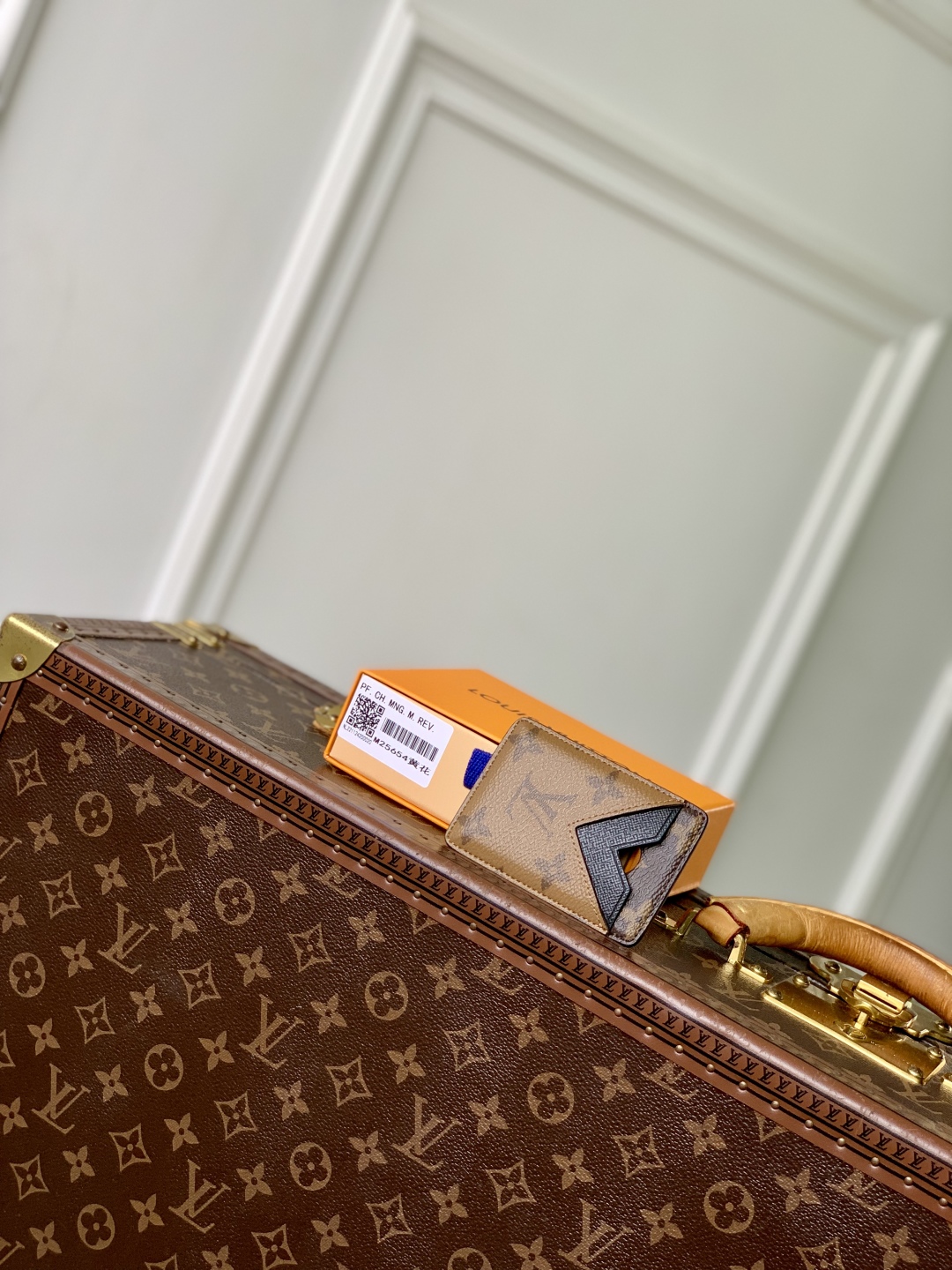 Louis Vuitton Magnet Card Holder-M25654-9x 0.5 x 6.5CM