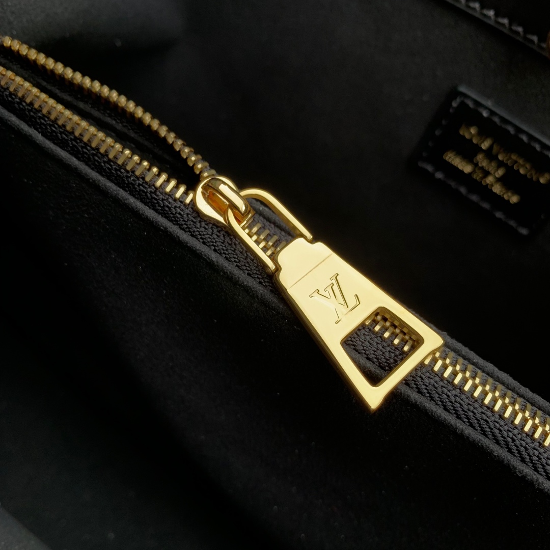 Louis Vuitton City Avenue PM-30 x 19.5 x 12CM