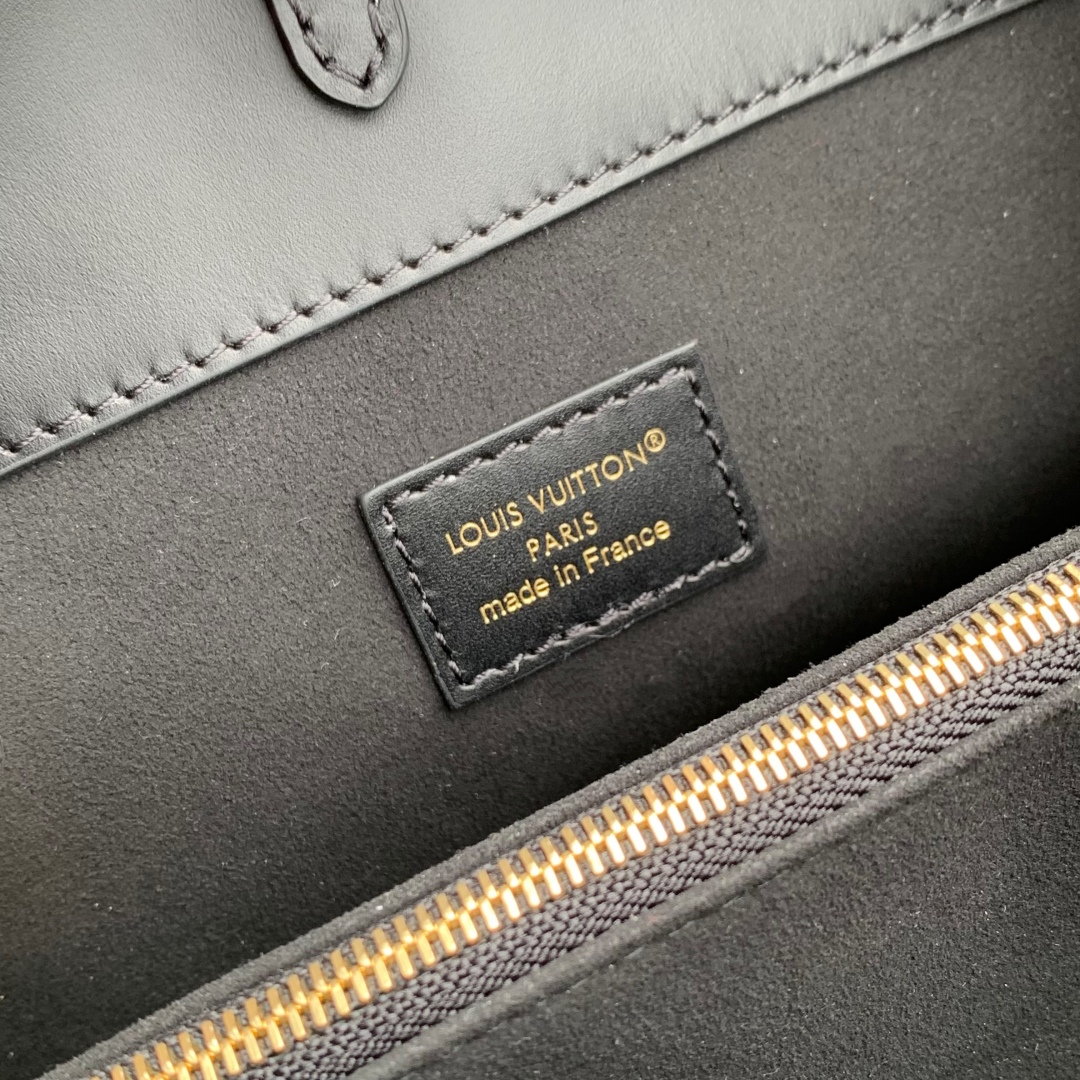 Louis Vuitton City Avenue PM-30 x 19.5 x 12CM