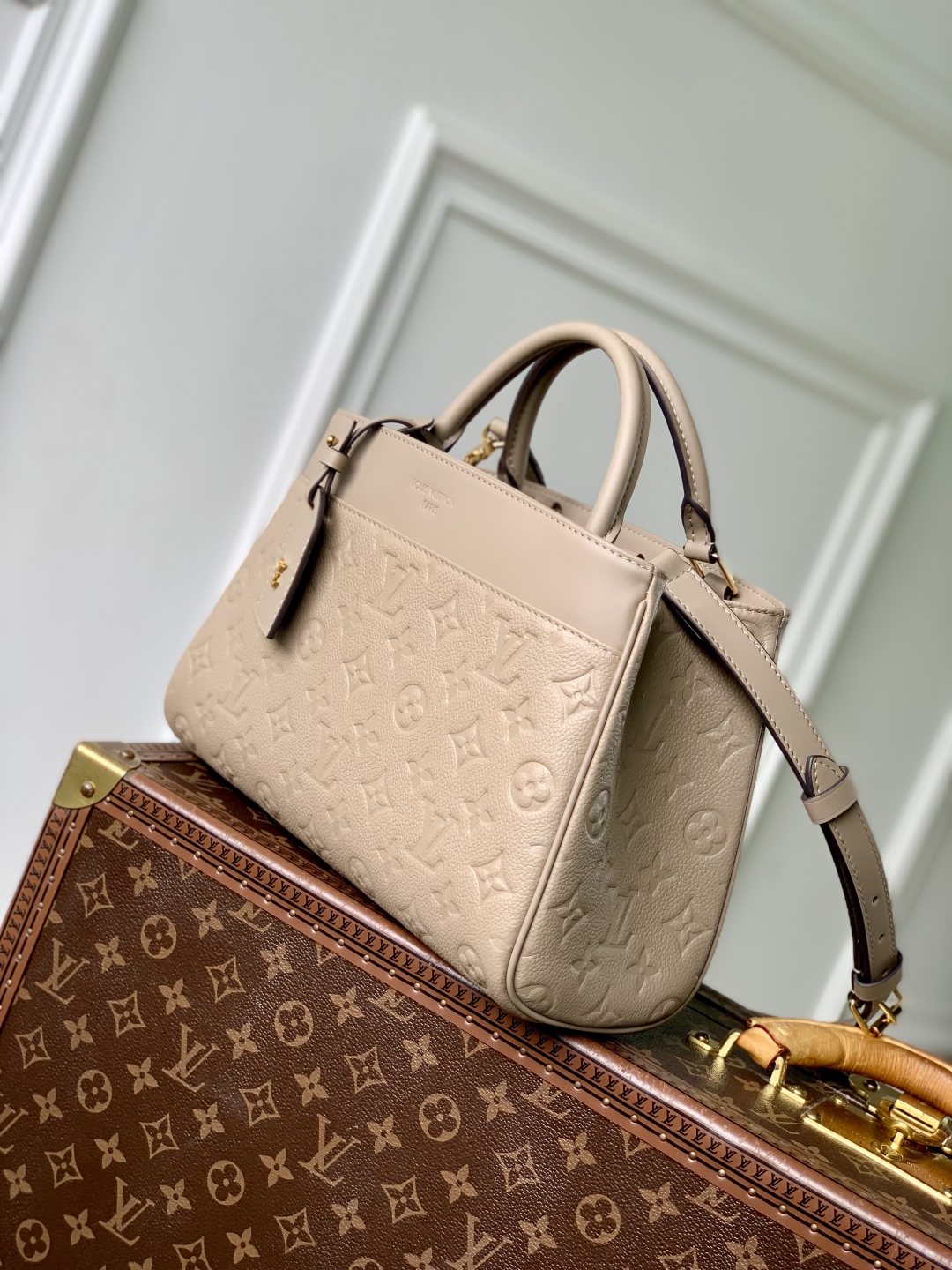 Louis Vuitton City Avenue PM-30 x 19.5 x 12CM