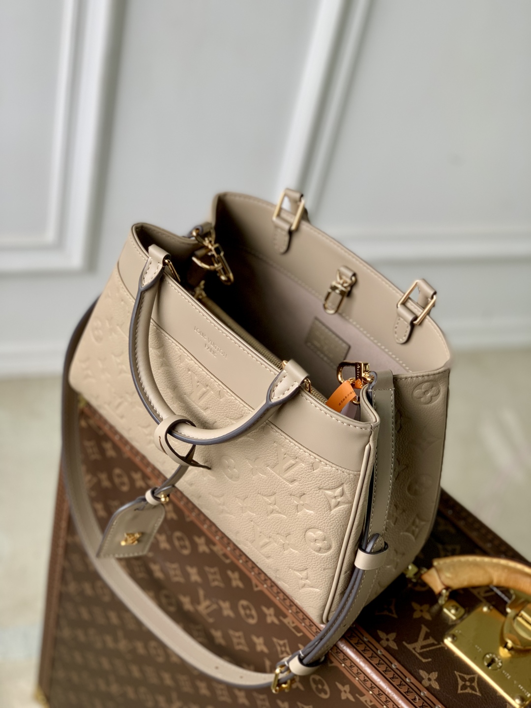 Louis Vuitton City Avenue PM-30 x 19.5 x 12CM