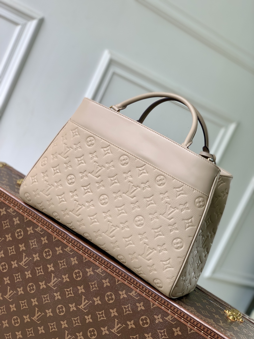 Louis Vuitton Avenue MM-M25575-38.5 x 24 x 15CM