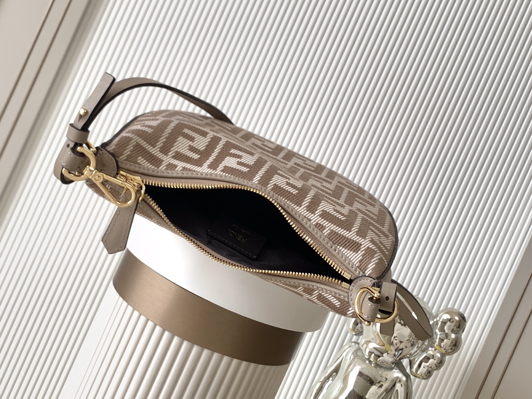 Fendi Graphy Bag-20*7.5*13CM