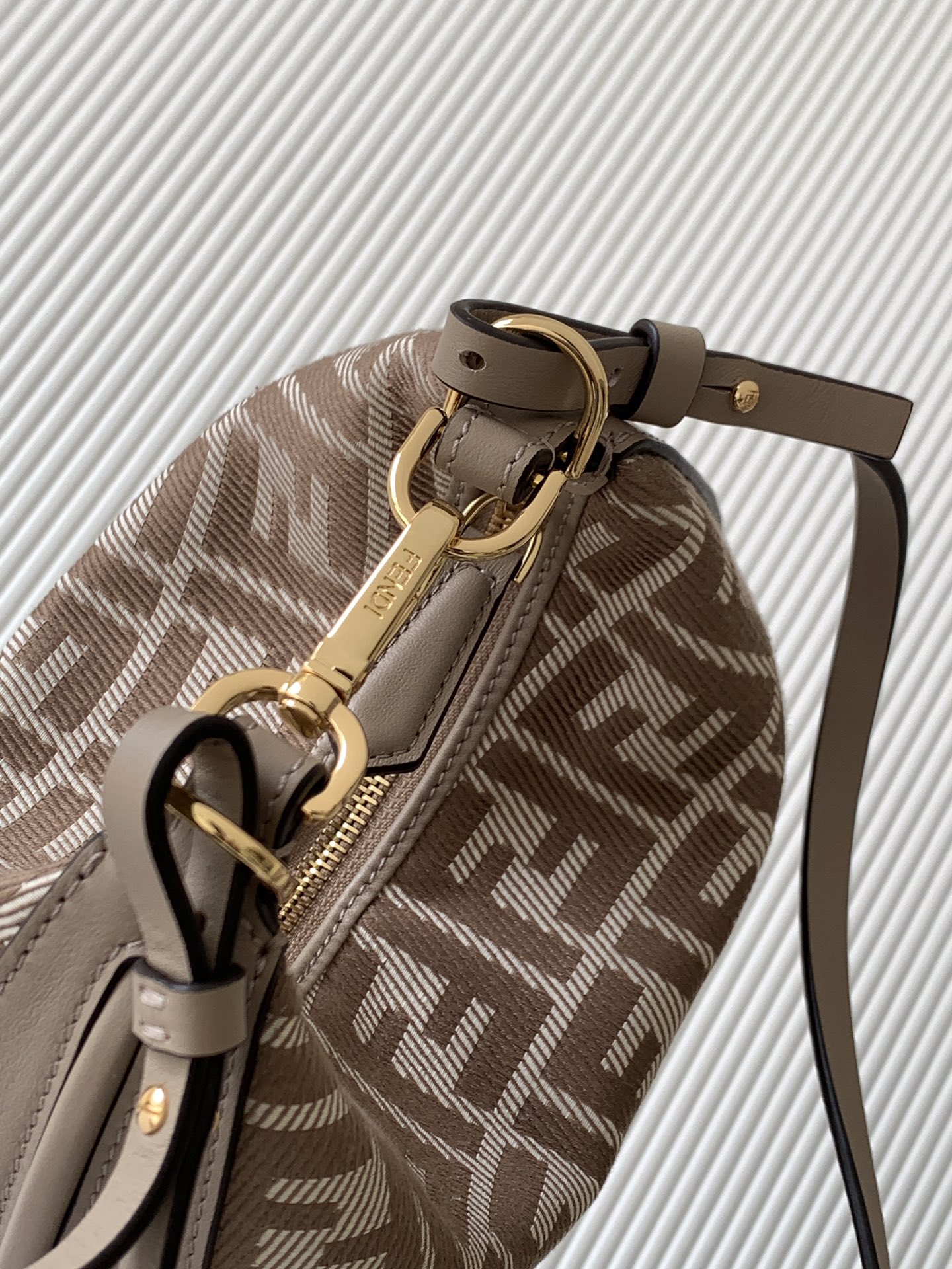 Fendi Graphy Bag-20*7.5*13CM