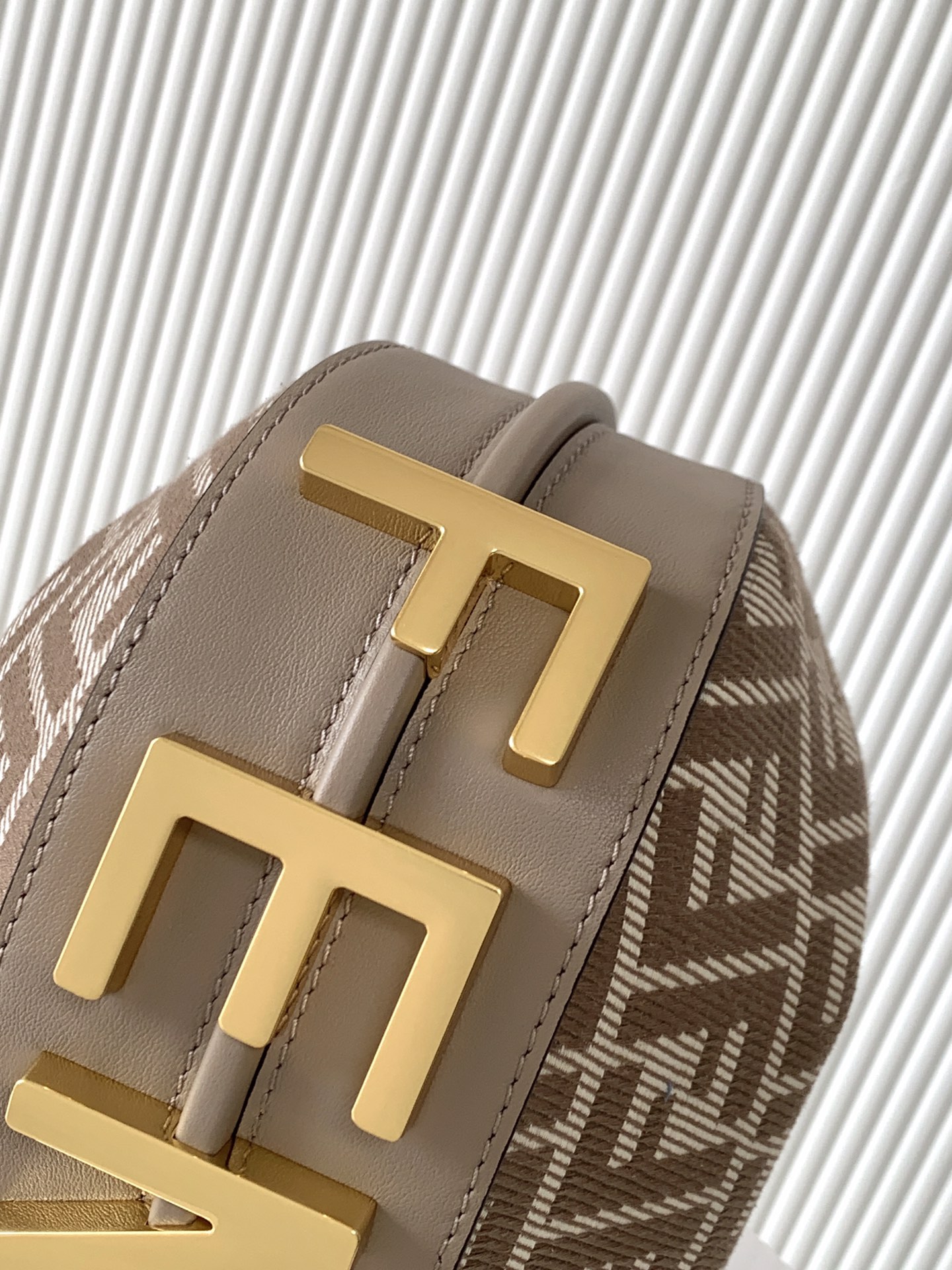Fendi Graphy Bag-20*7.5*13CM
