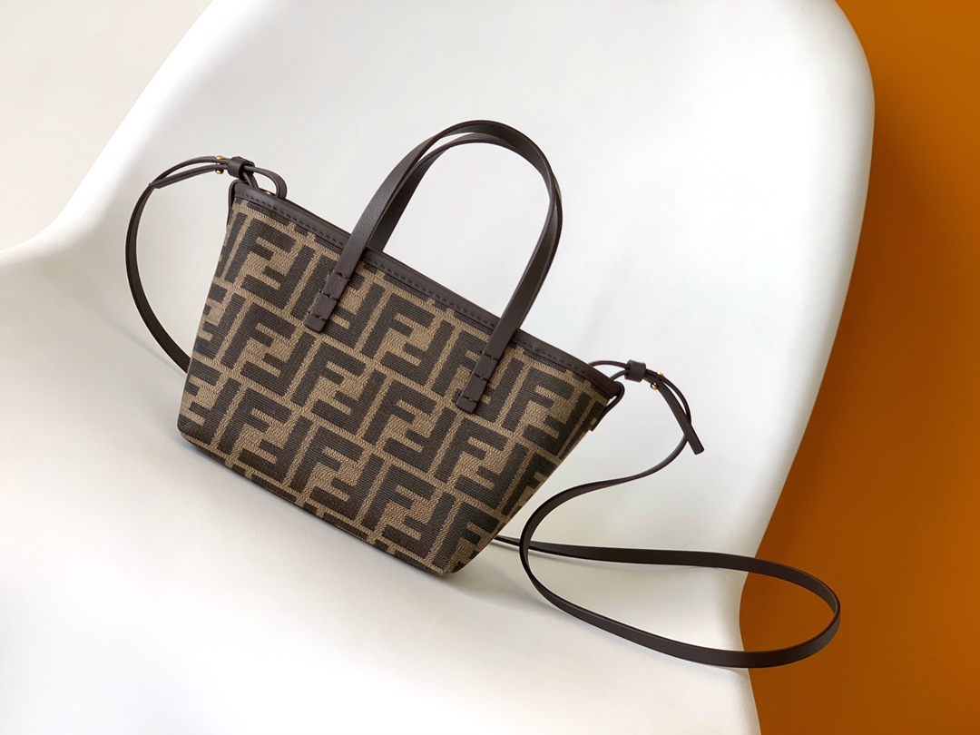 Fendi Roll Bag -15.5*11*13CM