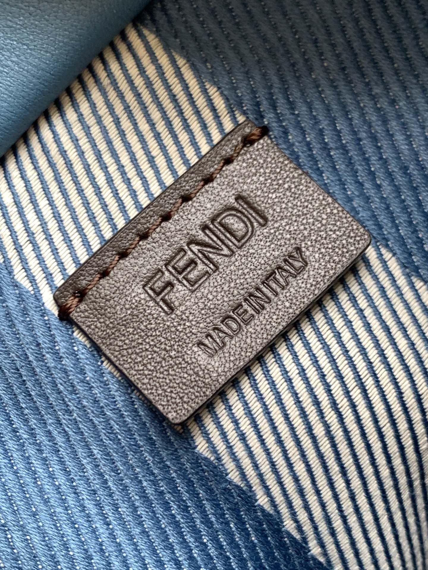 Fendi Roll Bag -15.5*11*13CM