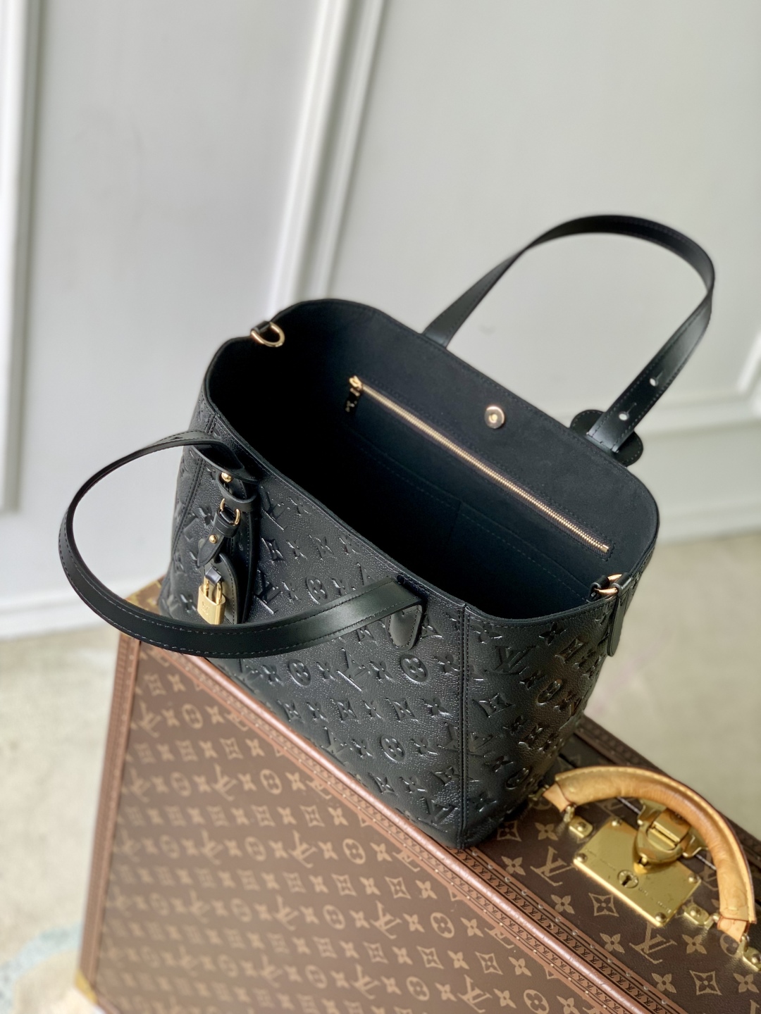 Louis Vuitton Monogram Empreinte-22 x 15 x 40CM